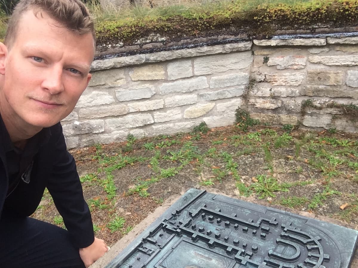 Tom at Varnhem archaeological site